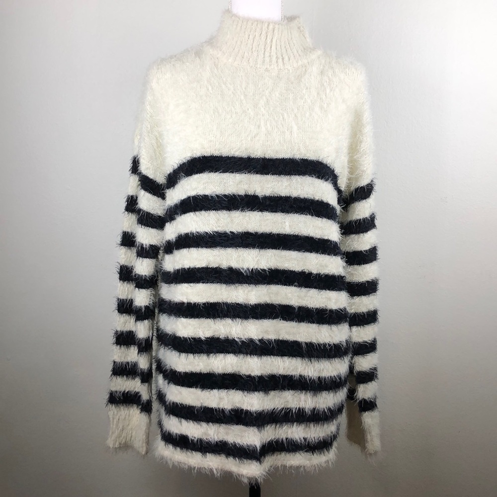 Sanctuary White and Black Turtleneck Sweatshirt